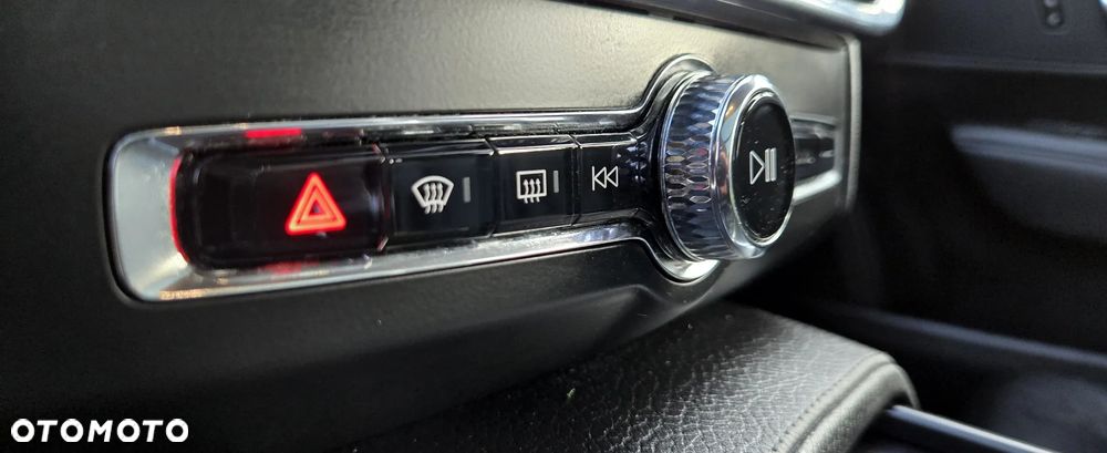 Volvo V90 D4 Geartronic Momentum Pro - 28