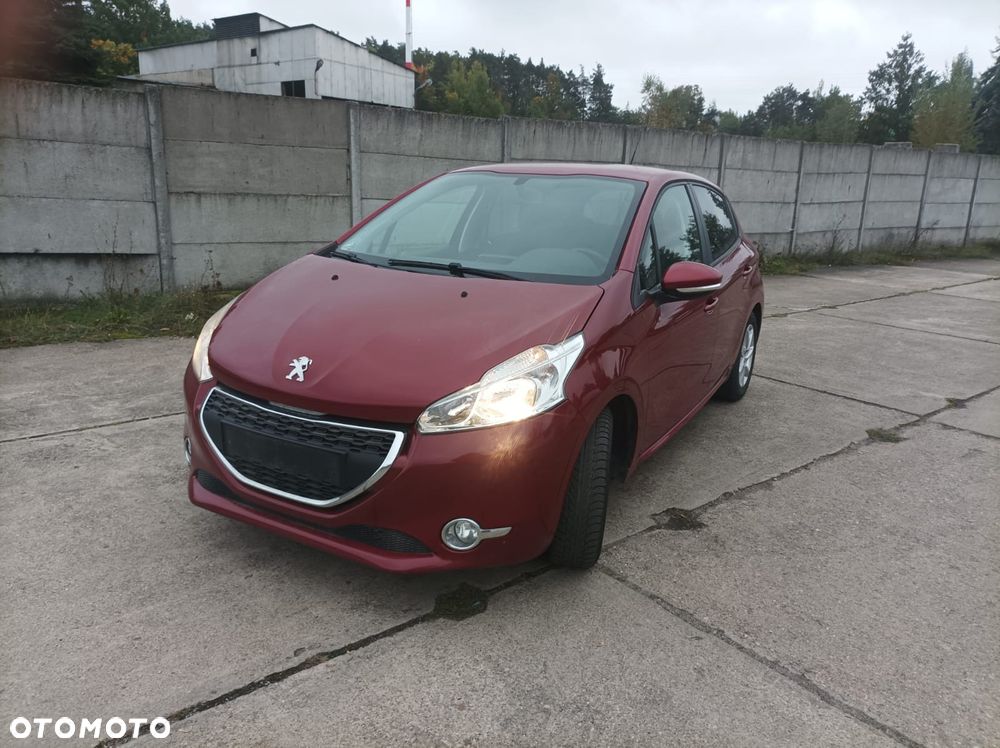 Peugeot 208 - 1