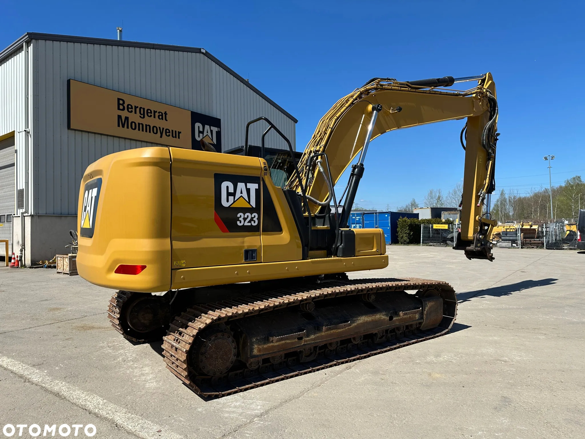 Caterpillar 323 - 4