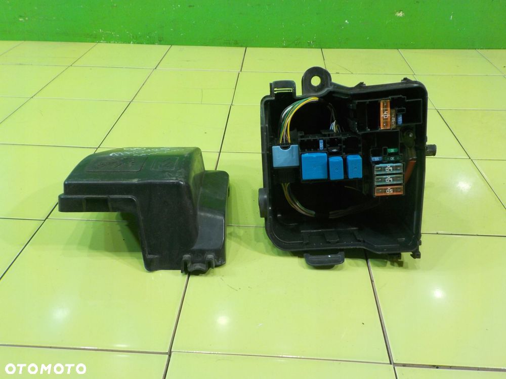 DACIA SANDERO II 1.2 B 13r HB 5D skrzynka bezpiecznikow 243809584R - 1