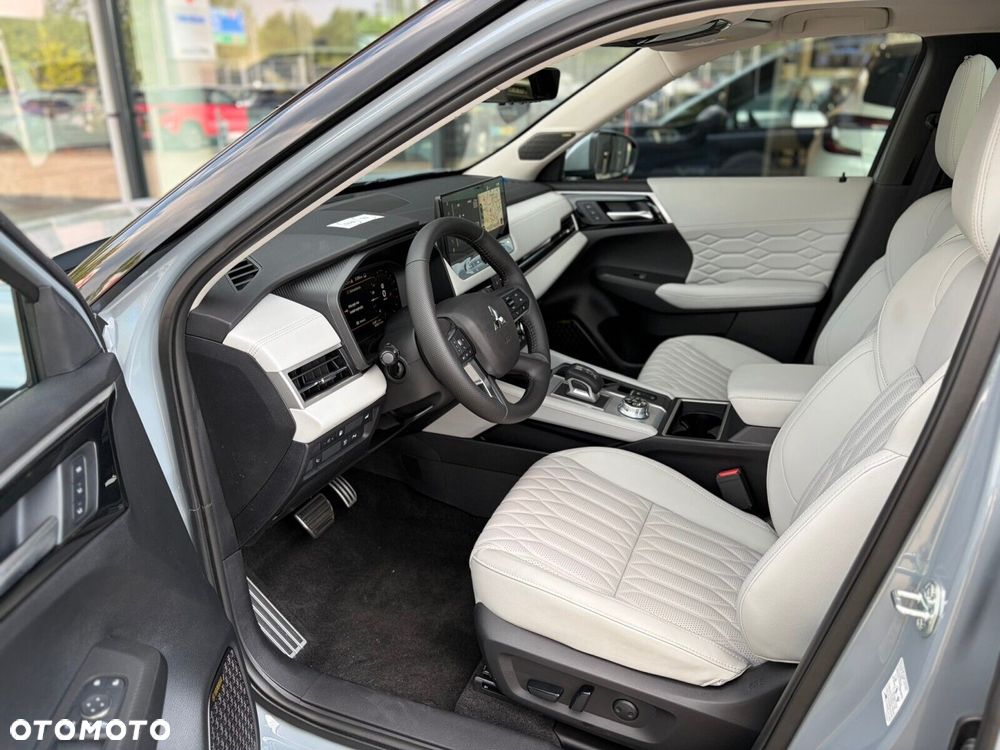 Mitsubishi Outlander - 13