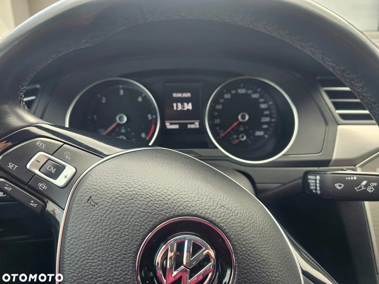 Volkswagen Passat 2.0 TDI SCR Trendline DSG - 17