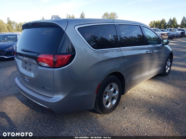 Chrysler Pacifica - 4
