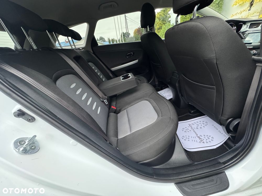 Kia Ceed 1.6 GDI SW ISG UEFA EURO 2016 - 15