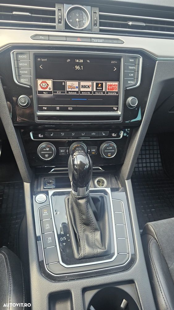 Volkswagen Passat 2.0 TDI DSG Highline - 11