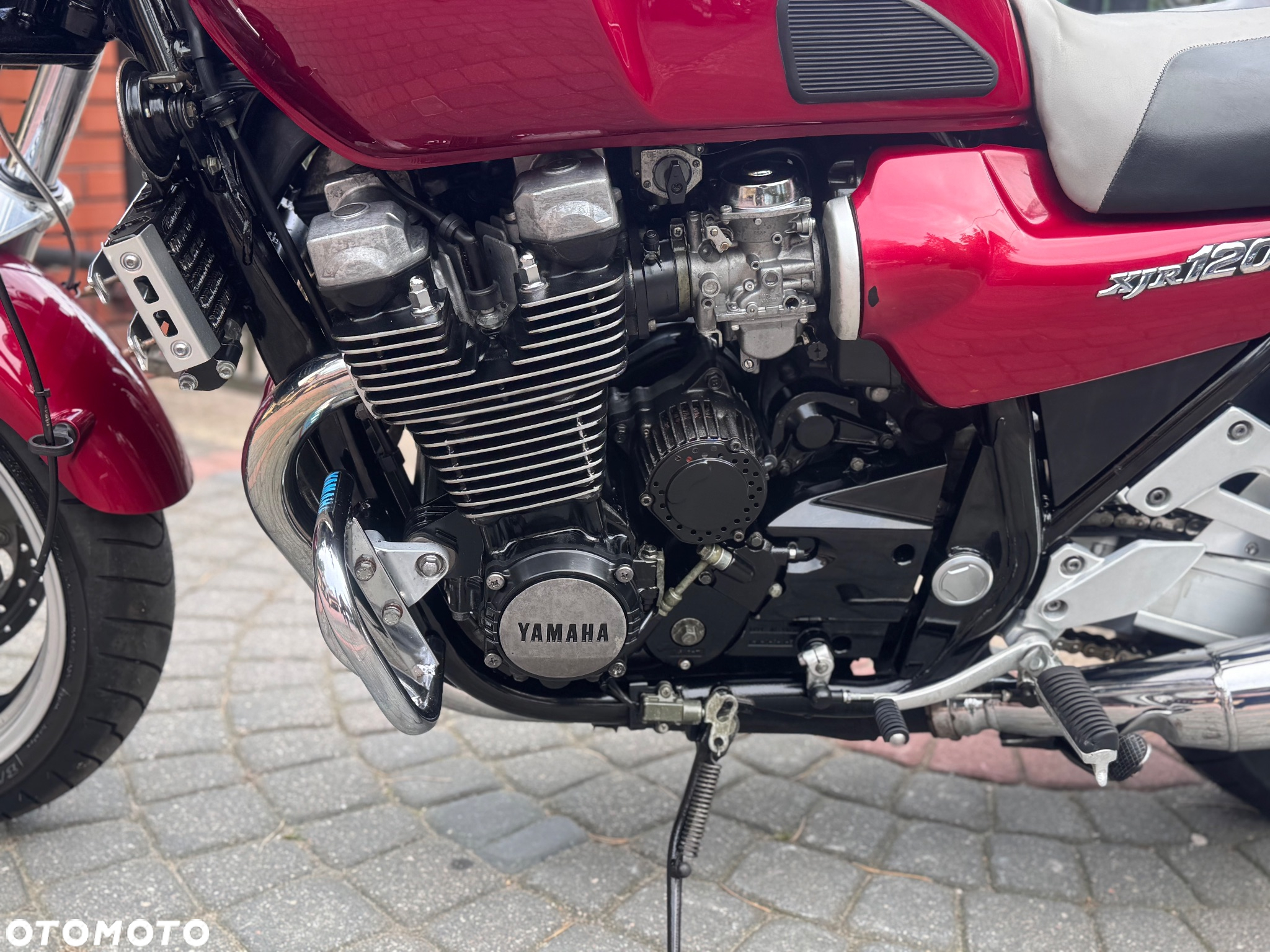 Yamaha XJR - 17