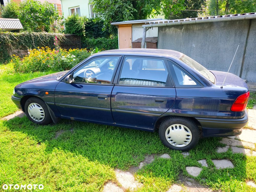 Opel Astra 1.6 - 8