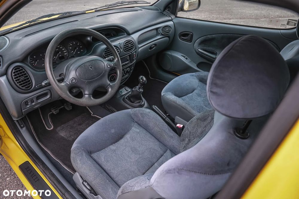 Renault Megane Coach 2.0 - 27