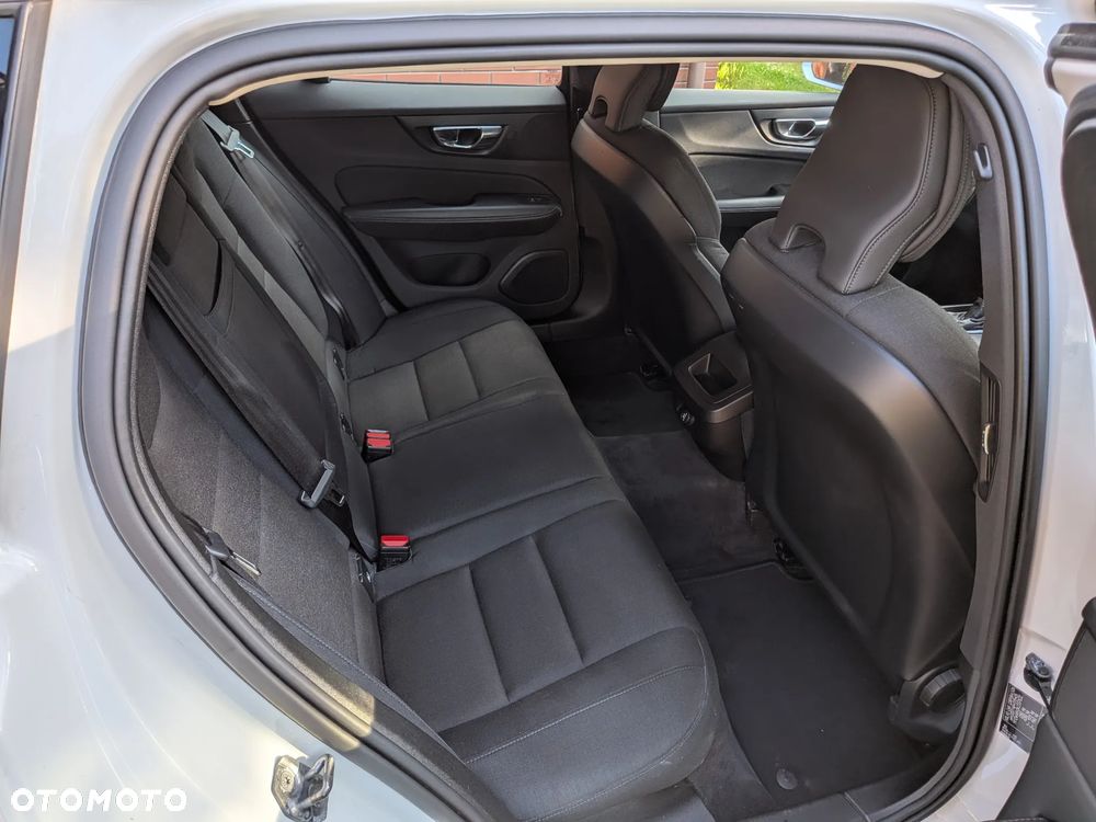 Volvo V60 D4 Momentum - 27