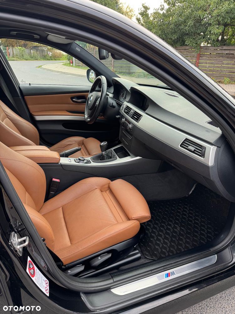 BMW Seria 3 320d xDrive DPF Edition Sport - 16