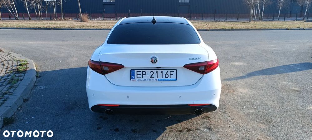 Alfa Romeo Giulia - 5