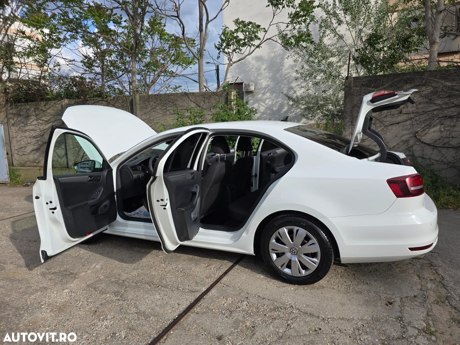 Volkswagen Jetta 2.0 TDI Comfortline - 14