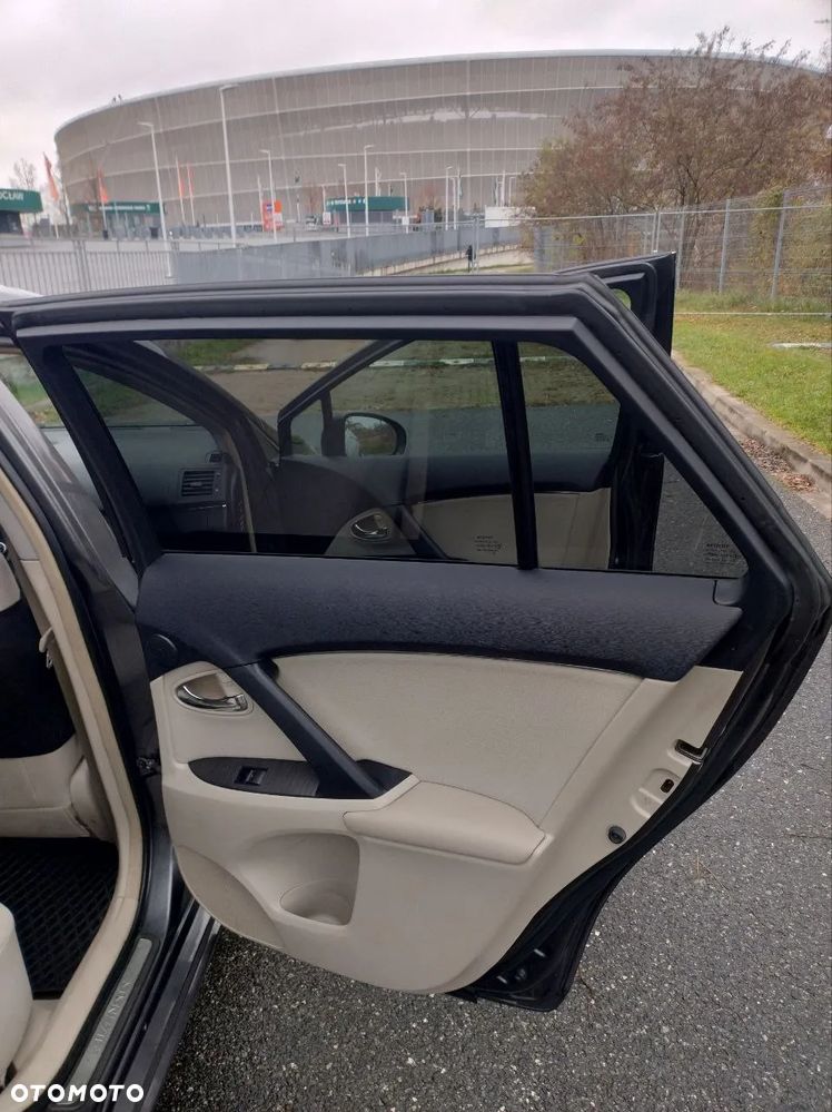 Toyota Avensis 2.0 D-4D Premium - 35