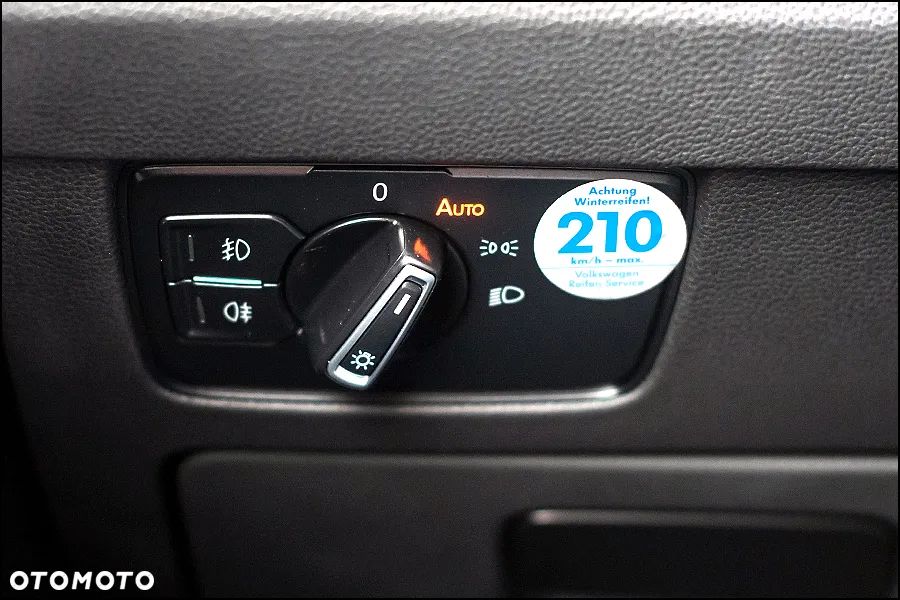 Volkswagen Passat - 32