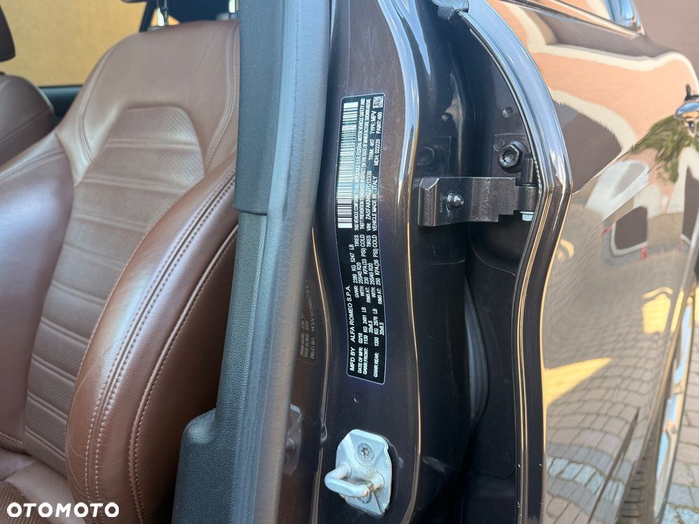 Alfa Romeo Stelvio 2.0 Turbo 16V AT8-Q4 Ti - 28