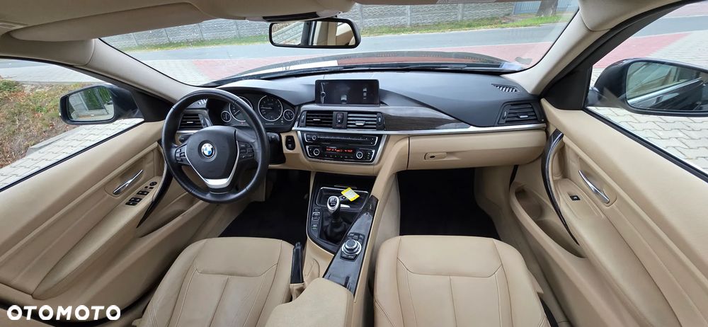 BMW Seria 3 320i Luxury Line - 13