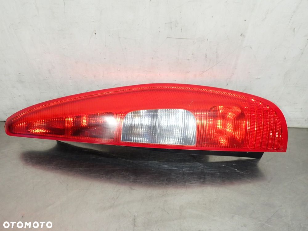 LAMPA PRAWA TYLNA MITSUBISHI COLT VI Z30 MR957374 - 1