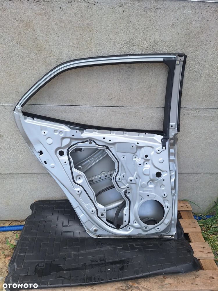 DRZWI LEWY TYŁ LEWE TYLNE TOYOTA COROLLA E21 HB - 6