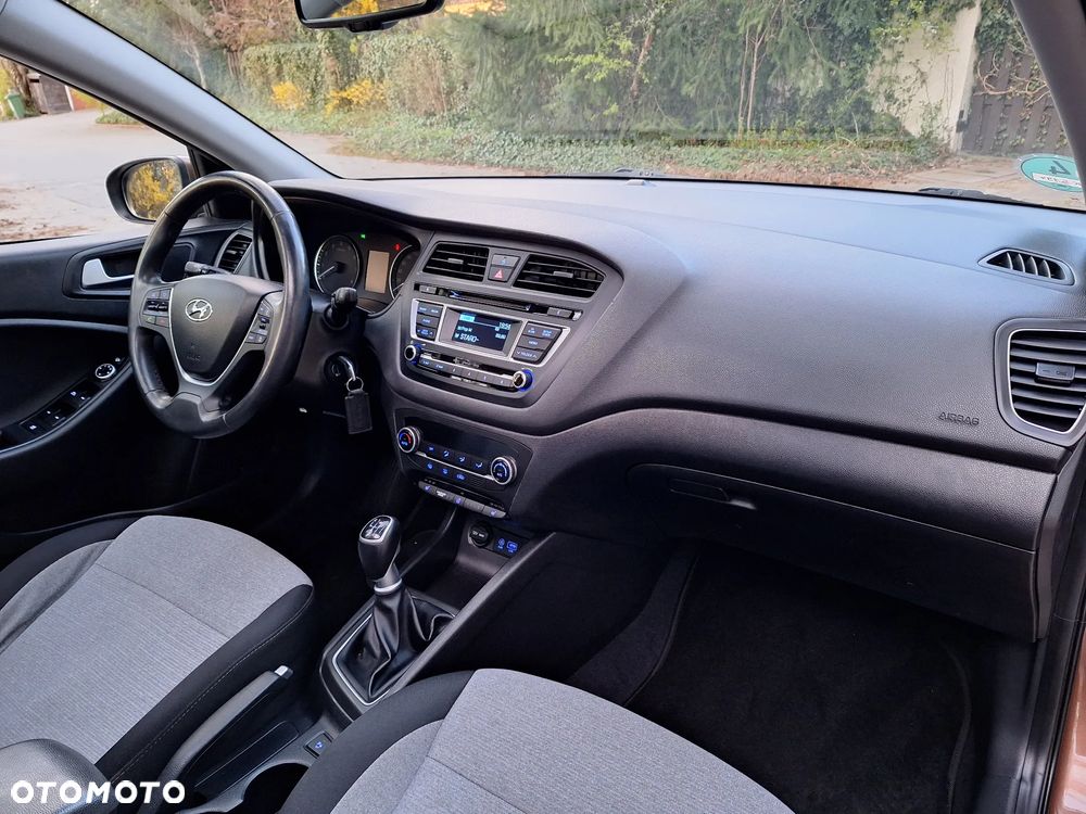 Hyundai i20 1.4 YES Gold - 27