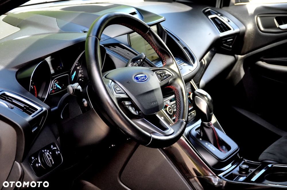 Ford Kuga 2.0 TDCi 4x4 ST-Line - 24