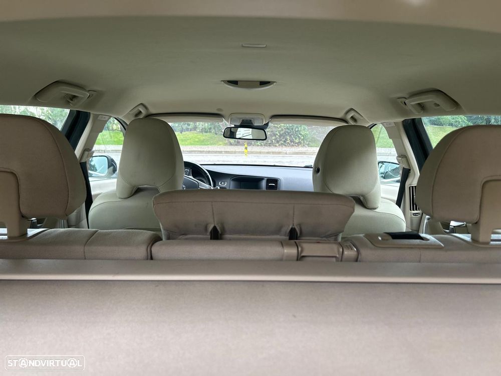 Volvo V60 2.0 D3 Momentum - 4