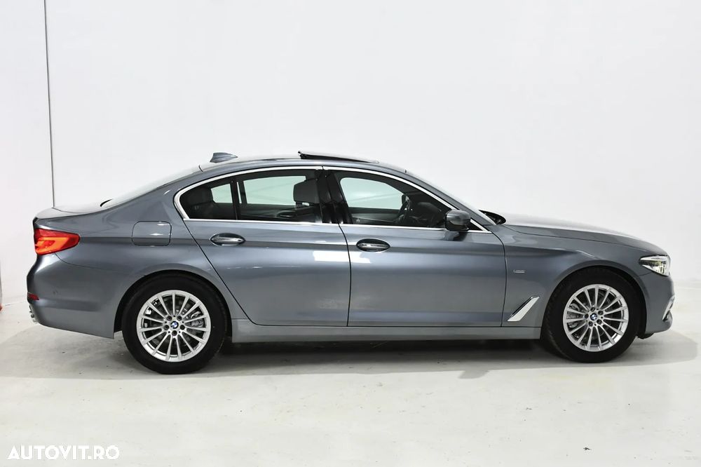 BMW Seria 5 520d Aut. Luxury Line - 7
