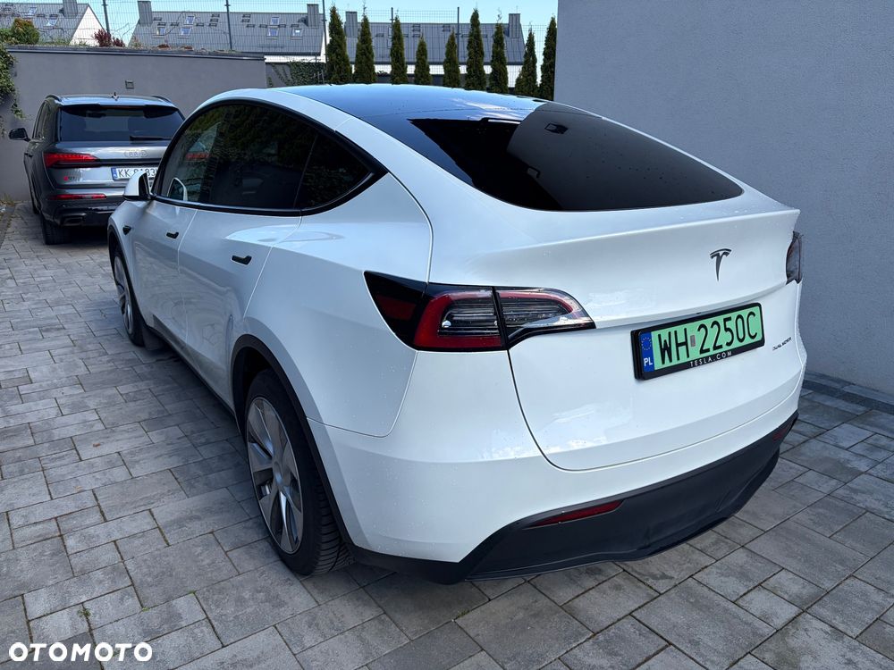 Tesla Model Y - 6