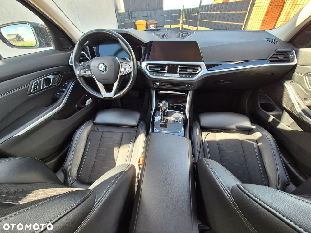 BMW Seria 3 330e Sport Line - 3