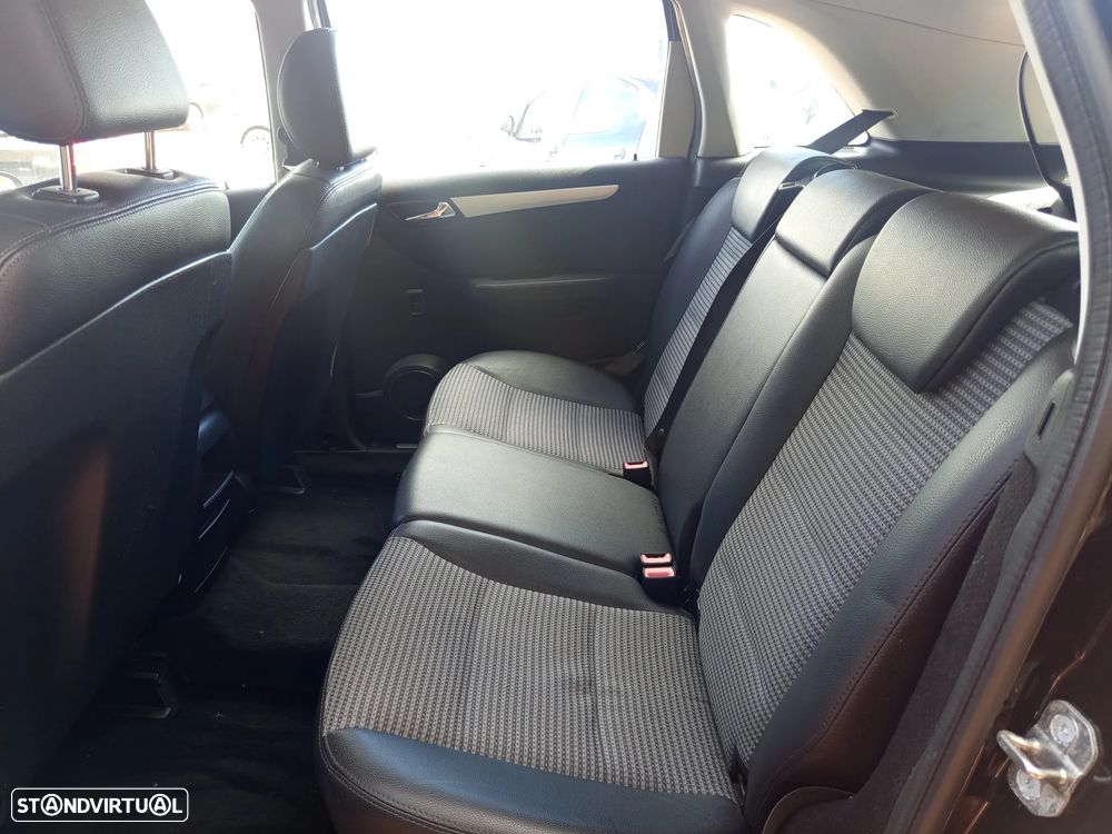 Mercedes-Benz B 180 CDI - 15