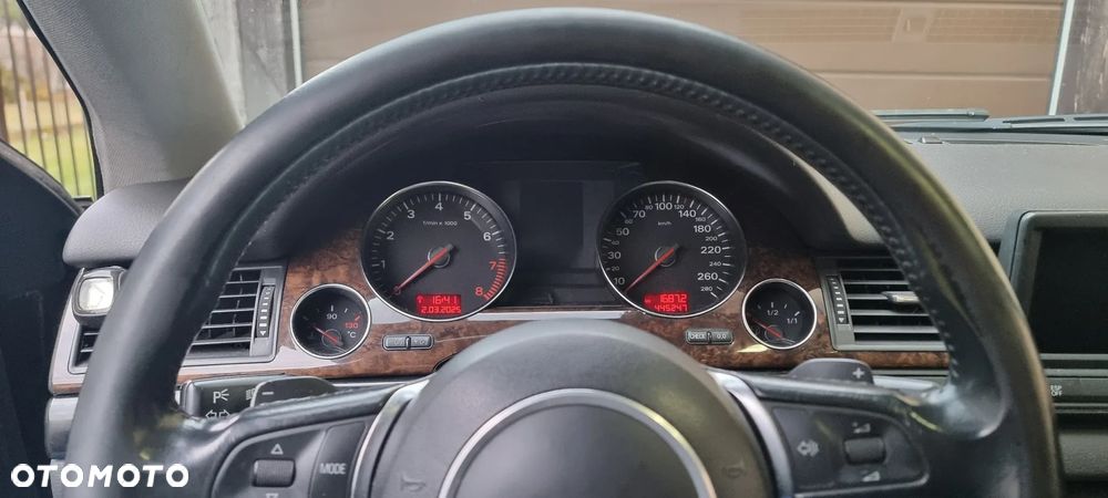 Audi A8 4.2 Quattro - 8