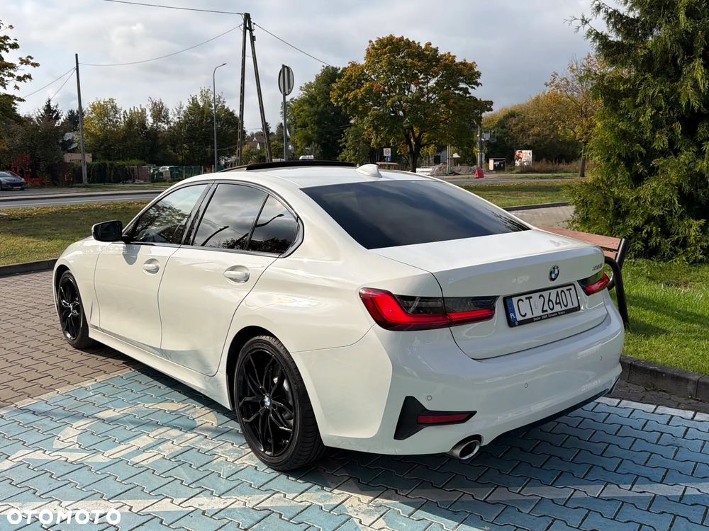 BMW Seria 3 330i Sport Line sport - 9