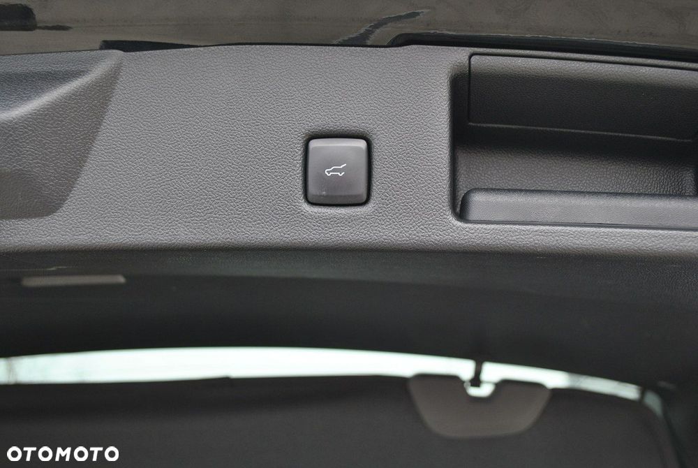 Ford Kuga 2.5 FHEV FWD Titanium X - 11