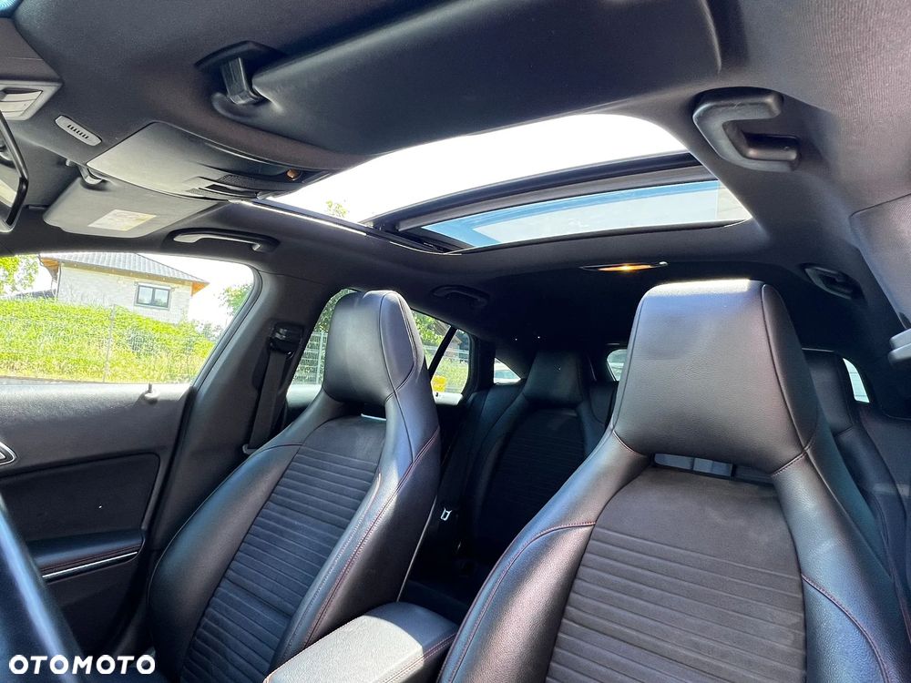 Mercedes-Benz CLA 180 7G-DCT AMG Line - 12