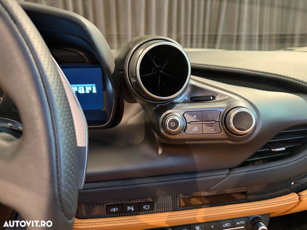 Ferrari F8 - 29
