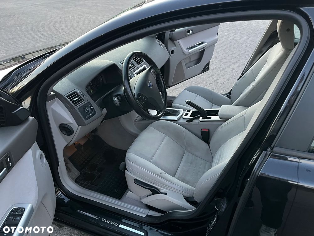 Volvo S40 2.0 - 16