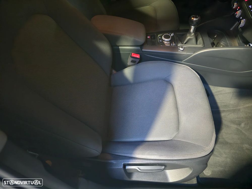 Audi A3 Limousine 30 TDI Design - 32
