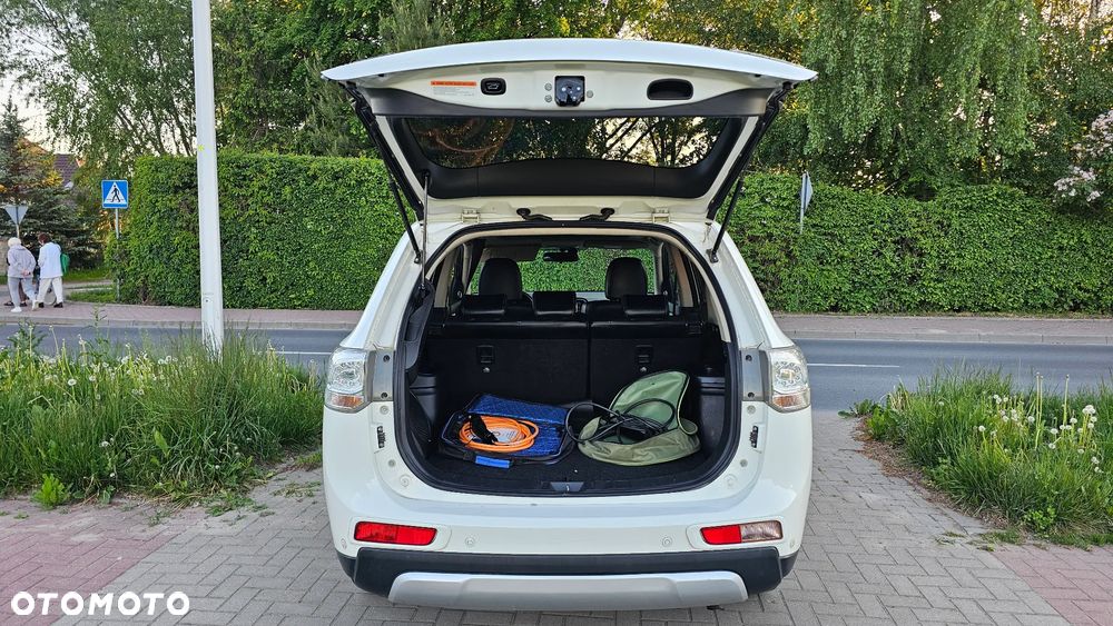 Mitsubishi Outlander Instyle NAVI + - 19