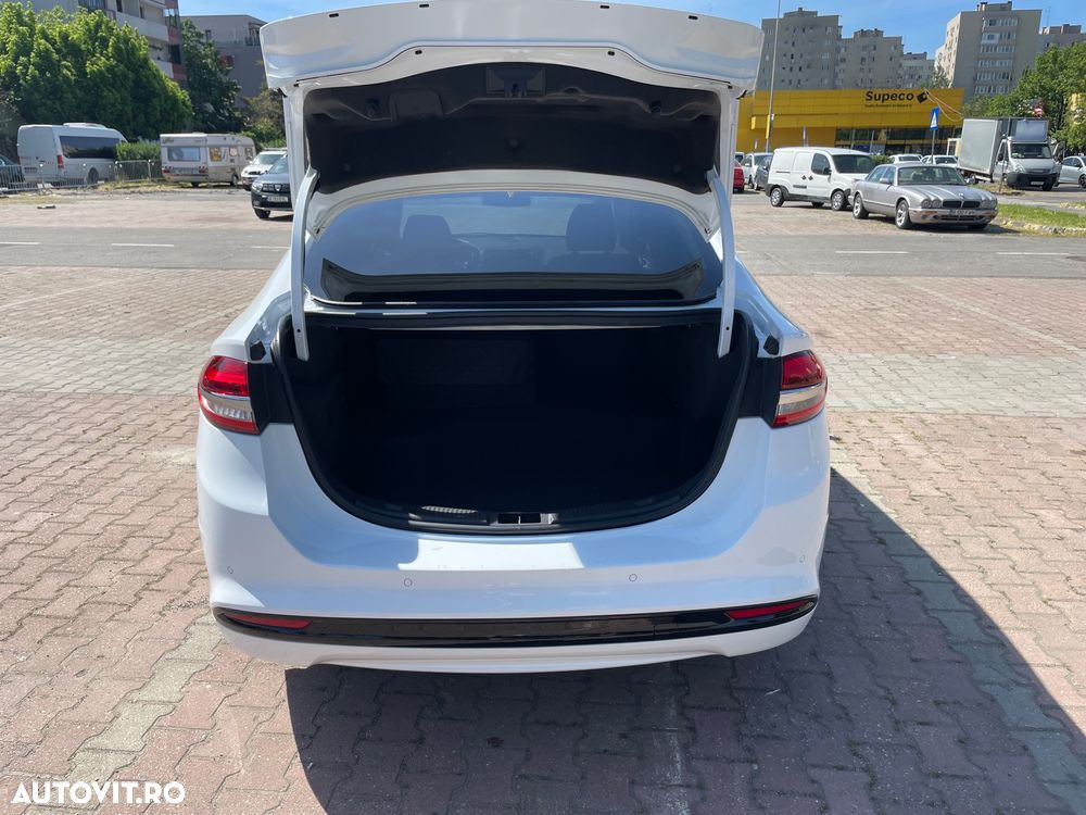 Ford Mondeo 2.0 HEV Titanium - 11