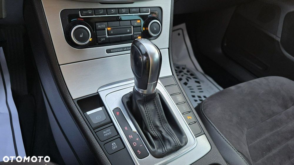 Volkswagen Passat - 30