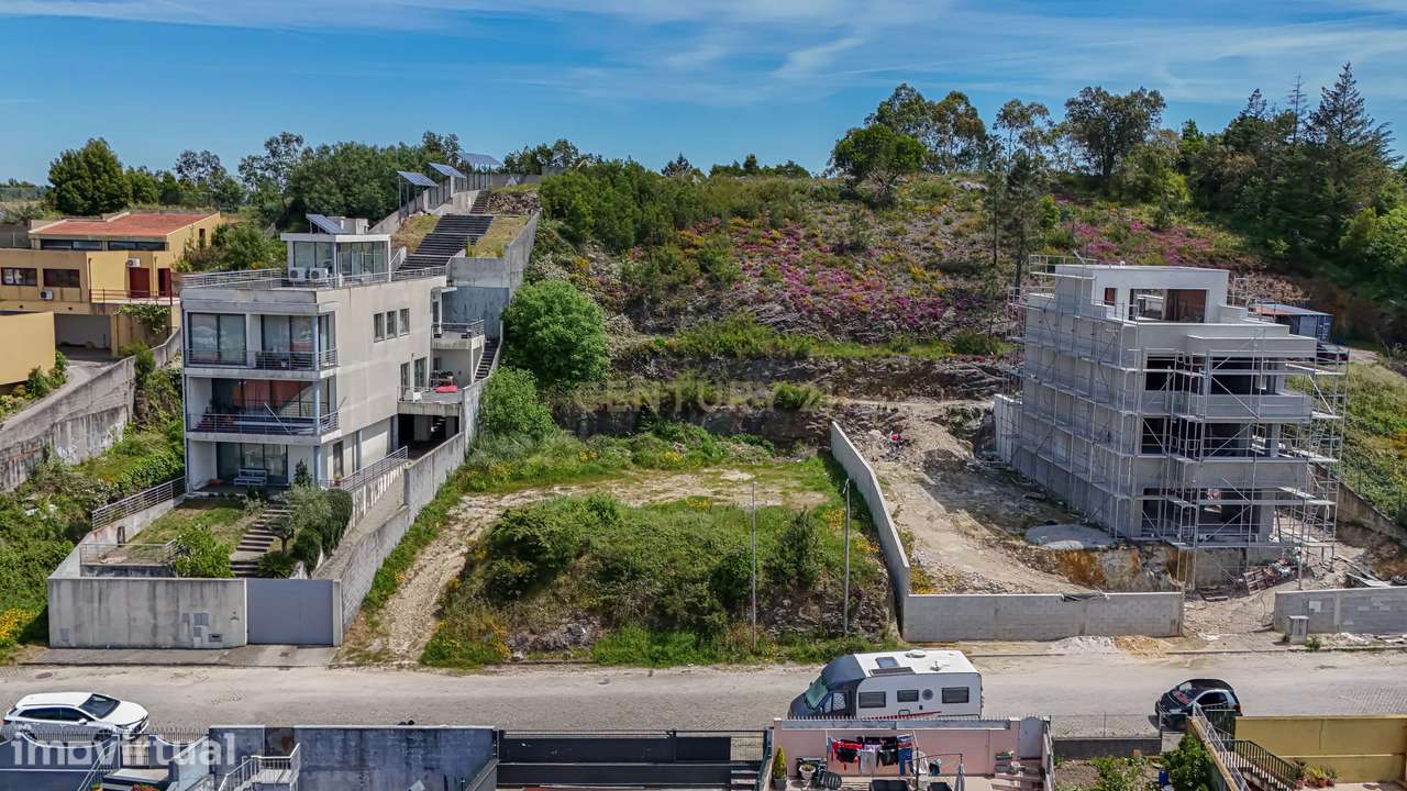 Terreno com Projeto Aprovado para Moradia de 3 Pisos com Vista Panorâm - Grande imagem: 3/22