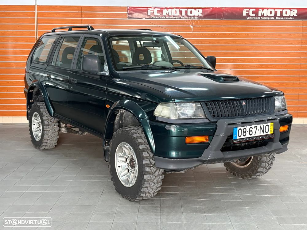 Mitsubishi Pajero Sport 2.5 TD GLS - 1