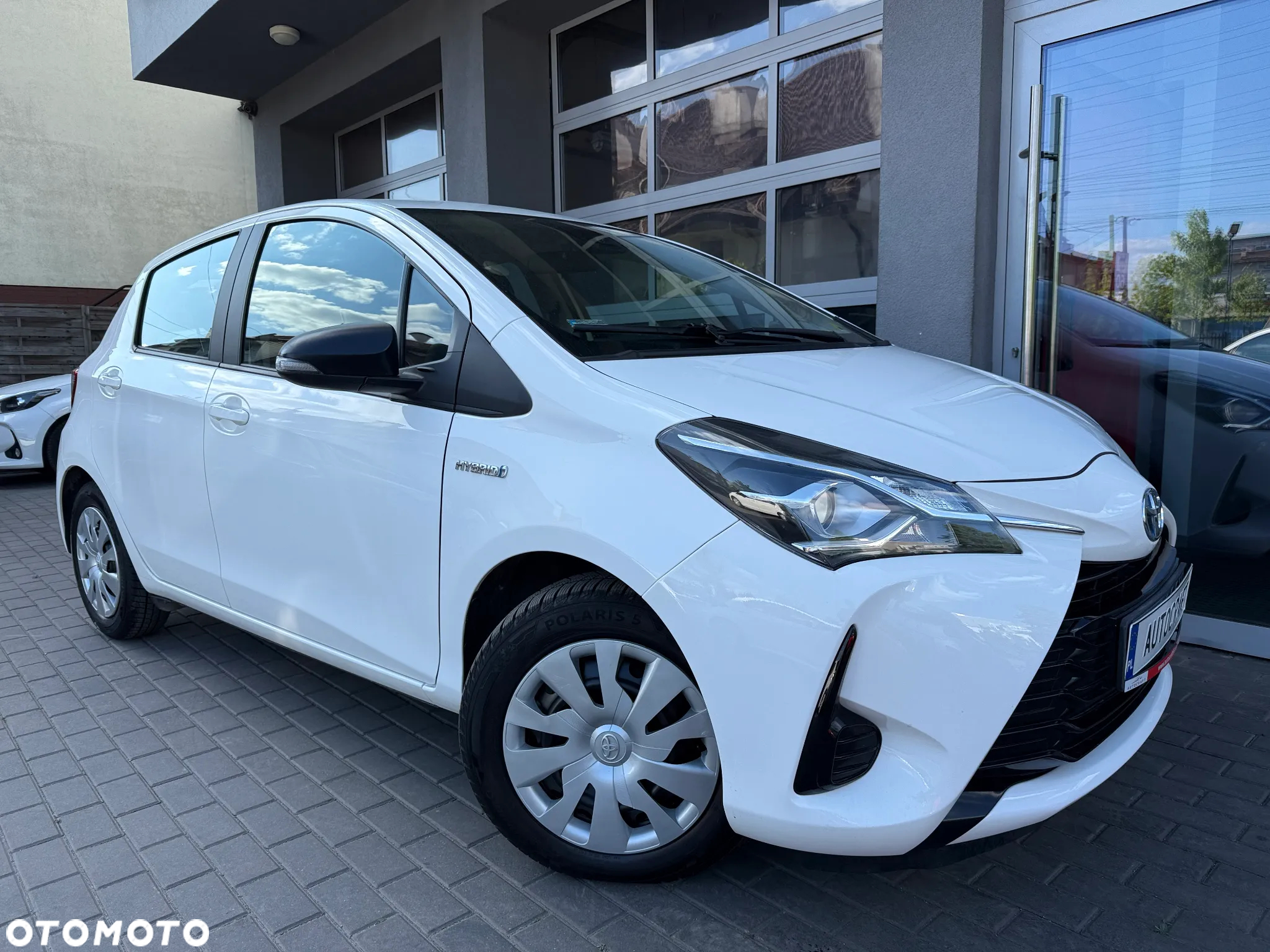 Toyota Yaris Hybrid 100 Active - 14