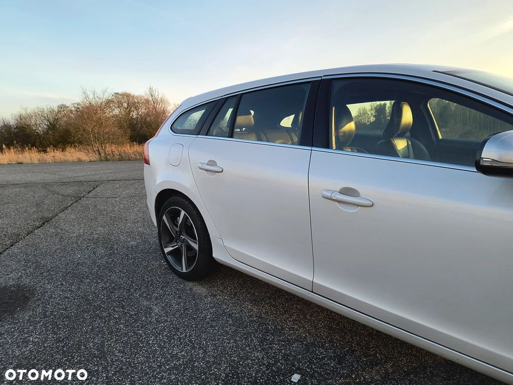 Volvo V60 D6 AWD Plug-in Hybrid Summum - 13