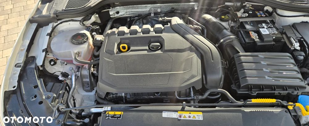 Volkswagen Golf 1.5 TSI OPF R-Line - 11