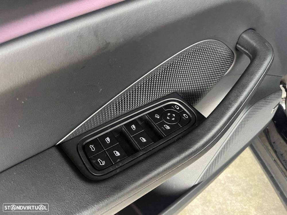 Porsche Macan Electric 4 - 16