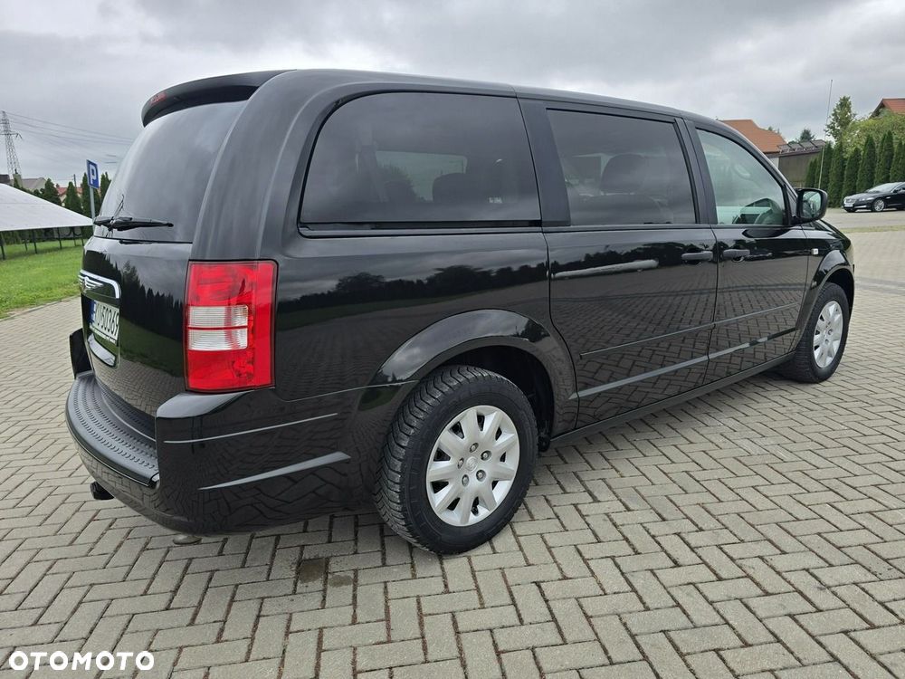Chrysler Town & Country - 7