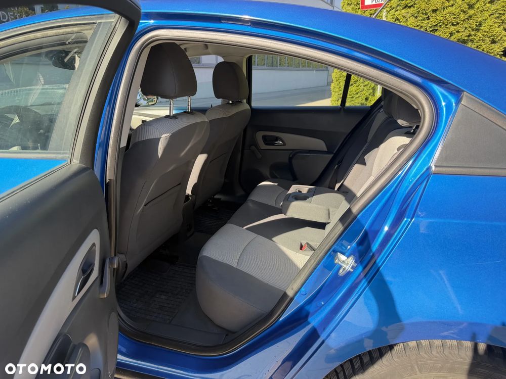 Chevrolet Cruze 1.6 Base - 11