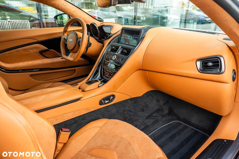 Aston Martin DBS - 17