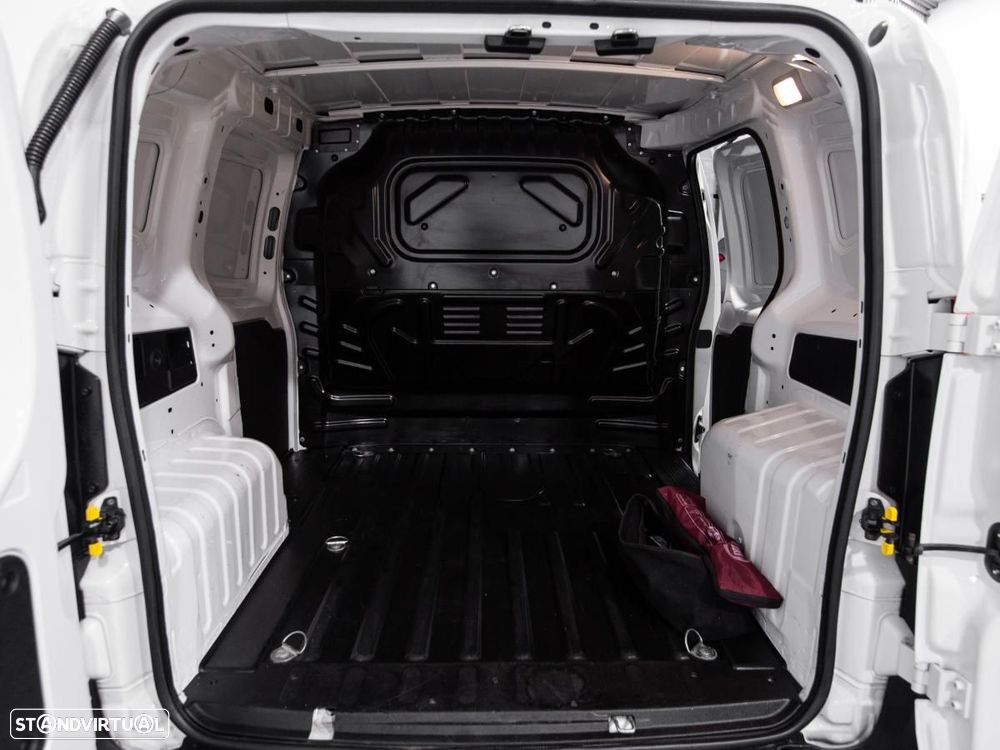 Fiat Fiorino .3 M-jet Adventure c/IVA - 7