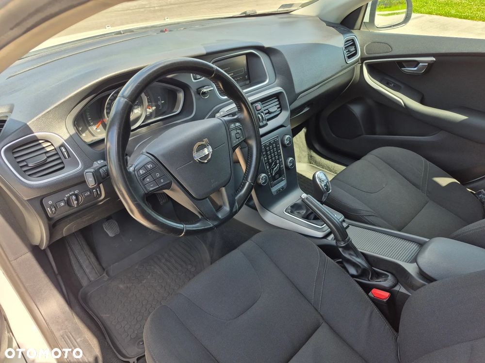 Volvo V40 D2 Momentum - 22